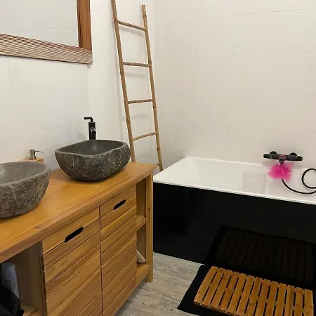 Au Calme - Jaccuzi - 6 Personnes *